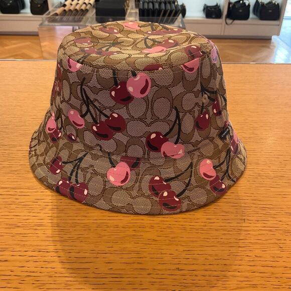 NWT limited Coach women's Signature Cherry Swirl Print Bucket Hat CZ550 xs/s - Picture 1 of 7